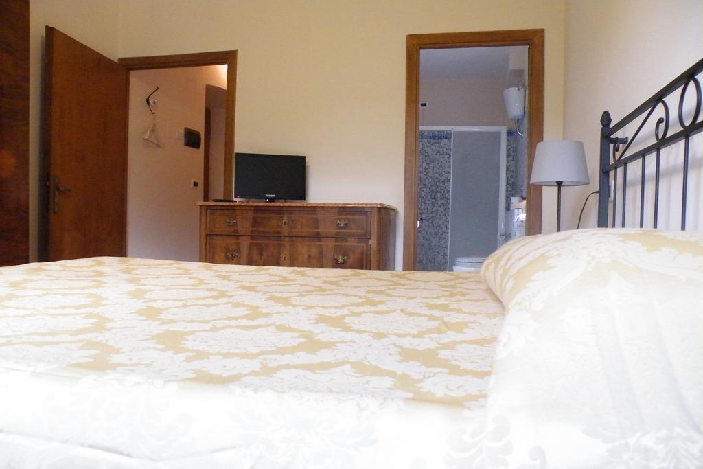 Gasthaus Agriturismo Fattoria Di Gragnone Zimmer foto